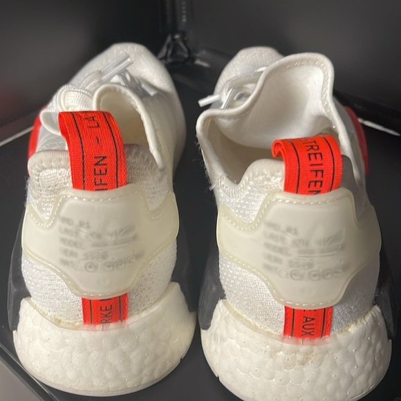 Adidas NMD R1
Serial Pack Cloud White - Picture 7 of 12